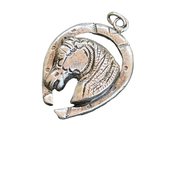 Vintage Silver Horse Head in Horseshoe Charm Pendant Equine Jewelry Equestrian T - Picture 2 of 6